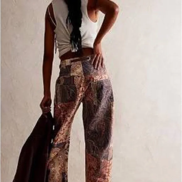 Free People We The Free Printed Moxie Barrel Jeans PLUM FLORAL - Picture 3 of 5